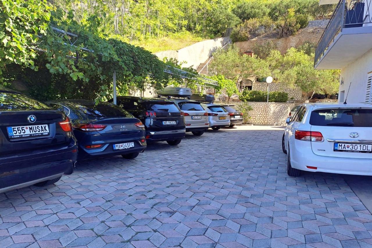 Apartments With A Parking Space Brela, Makarska - 18495 外观 照片